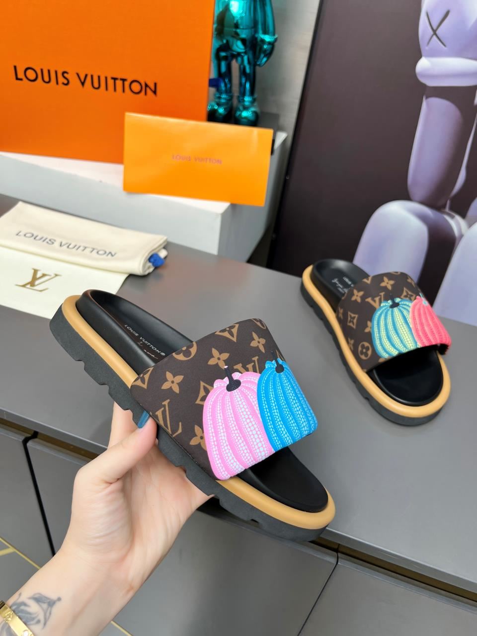 Louis Vuitton Slippers